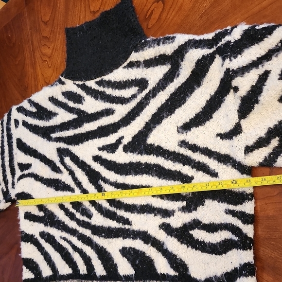 Zebra sweater- super soft & oversized - Picture 6 of 12